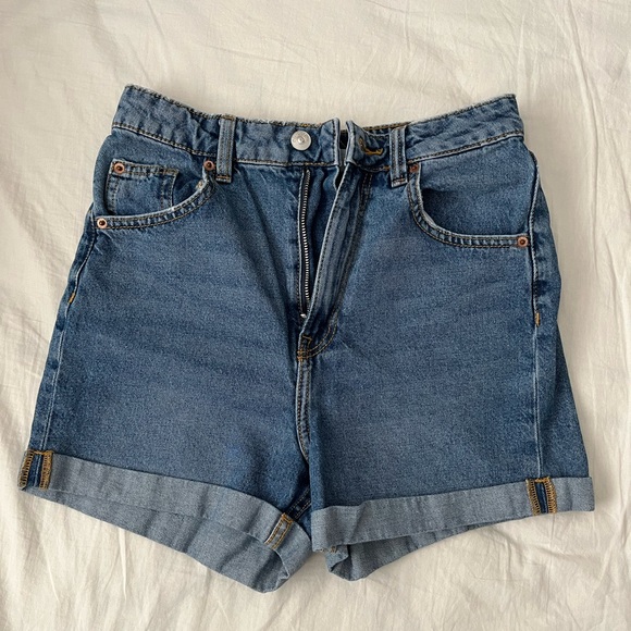 H&M Divided Vintage High Waist Denim Shorts - Picture 3 of 8